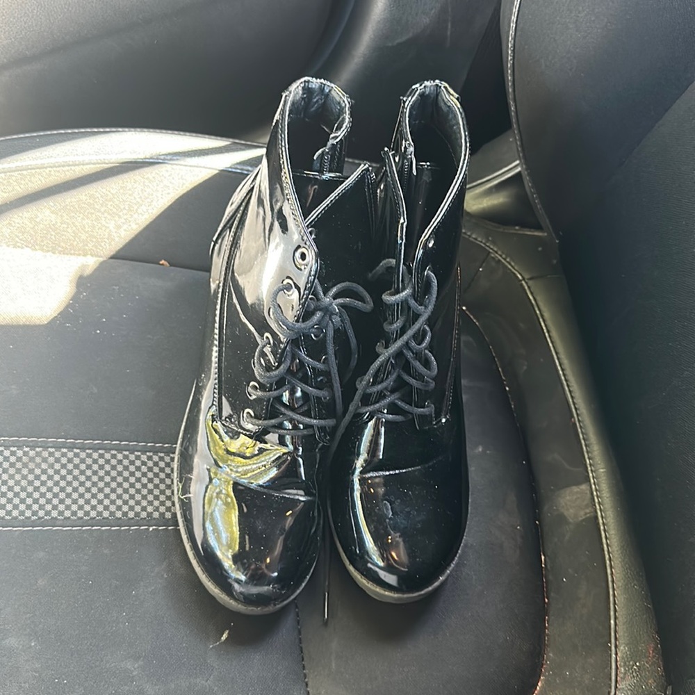 Black heeled boots